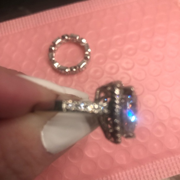 Retired- Swarovski Crystal wedding or anniversary ring set - Picture 8 of 13